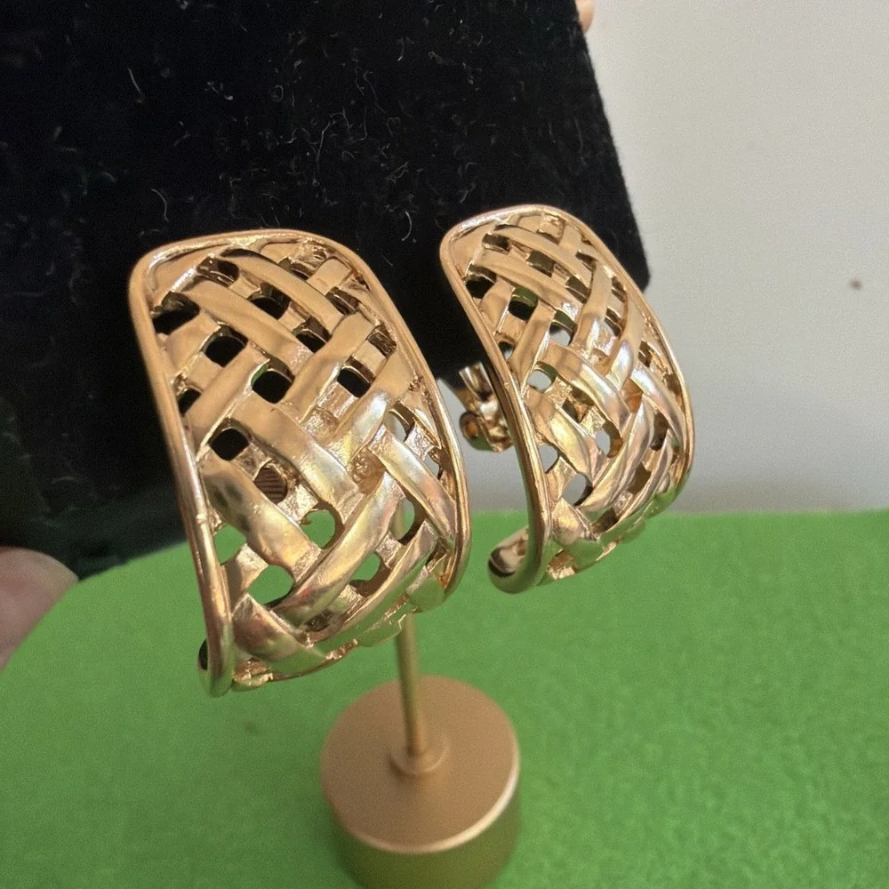 Large Vintage Fernando Originals FO Inc Clip On Earrings 1.25